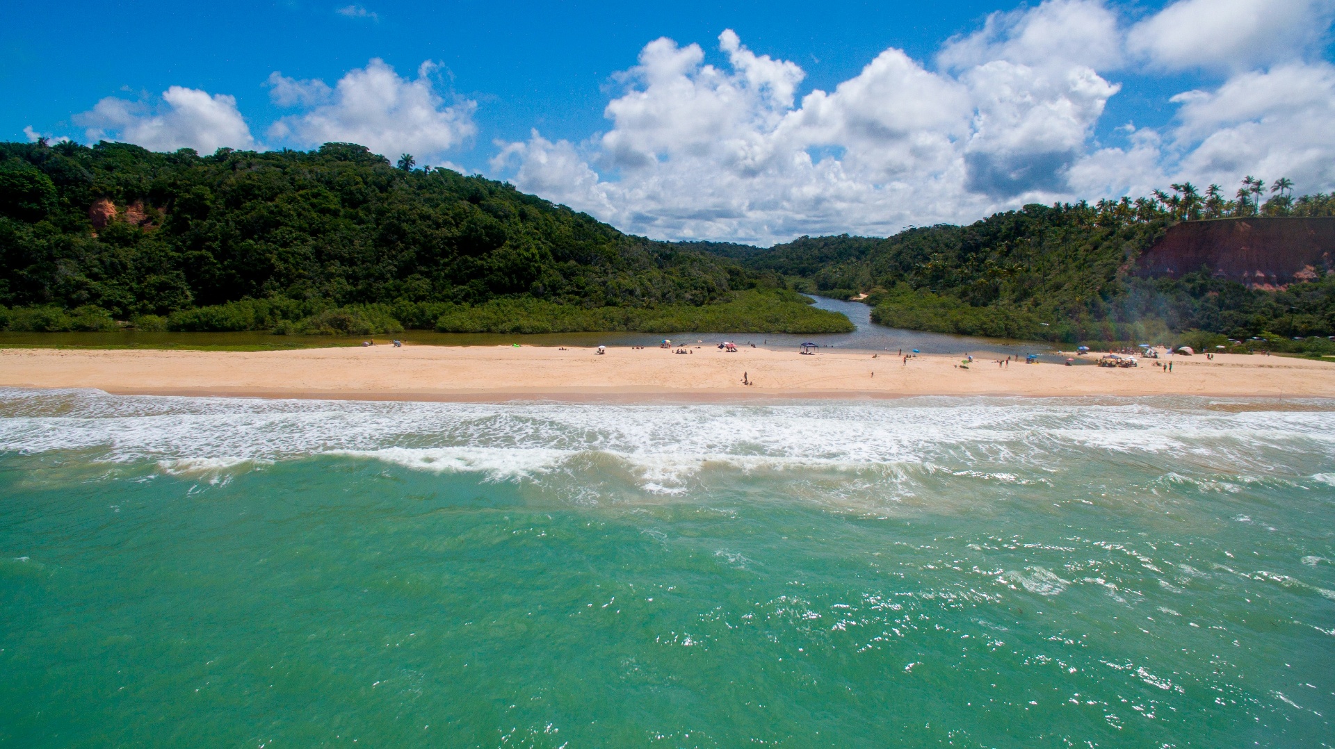 Encontro do rio com o mar na praia do Espelho/Arraial